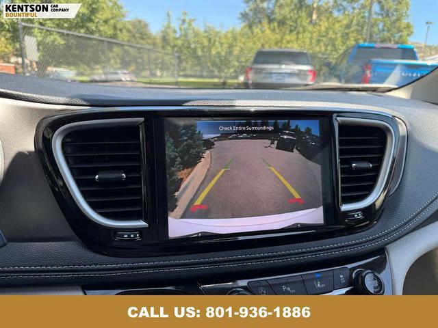Photo of 2024 Bright White Clearcoat Chrysler Pacifica