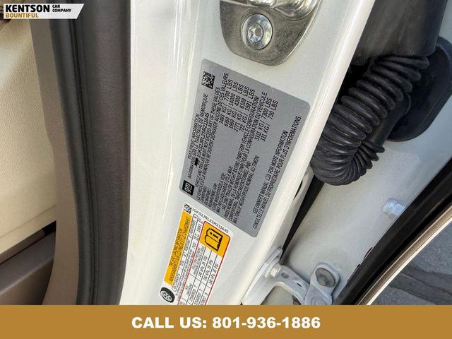Photo of 2025 White GMC Yukon XL
