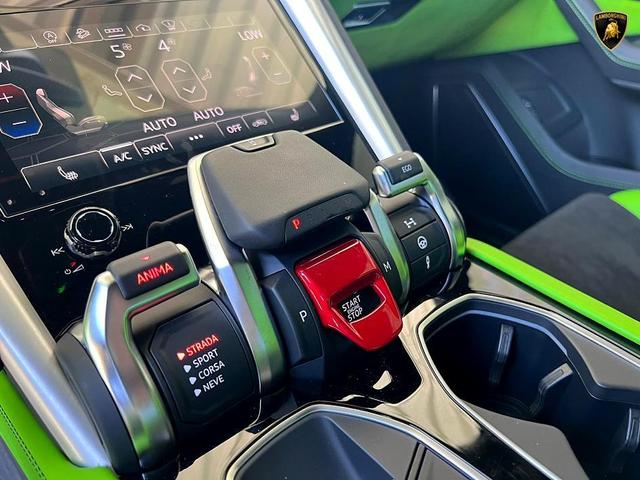 Photo of 2022 Verde Mantis Metallic Lamborghini Urus