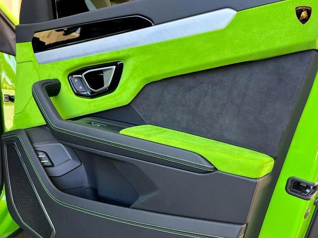 Photo of 2022 Verde Mantis Metallic Lamborghini Urus