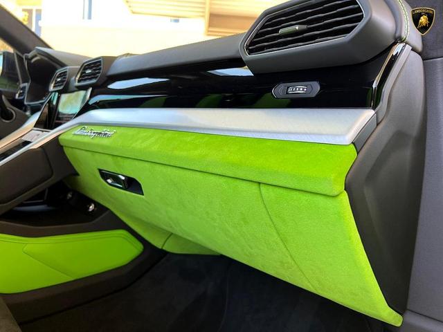 Photo of 2022 Verde Mantis Metallic Lamborghini Urus