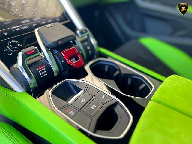 Photo of 2022 Verde Mantis Metallic Lamborghini Urus