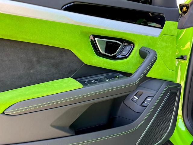 Photo of 2022 Verde Mantis Metallic Lamborghini Urus