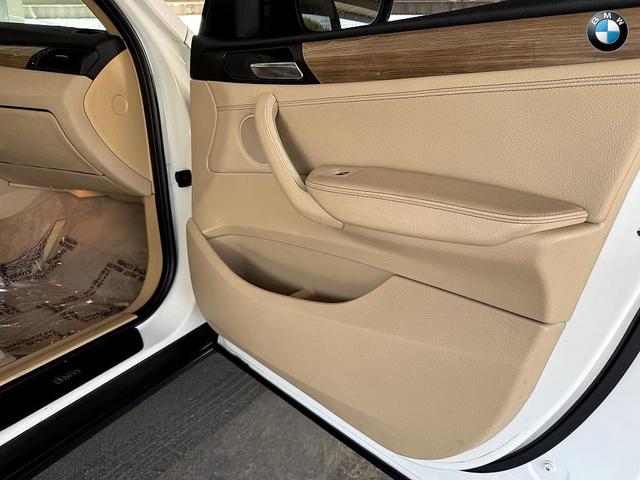 Photo of 2011 White BMW X3