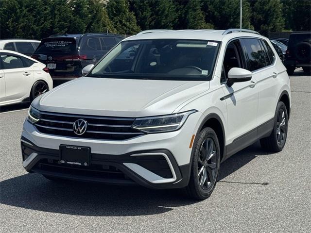 Photo of 2023 Opal White Pearl Effect Volkswagen Tiguan