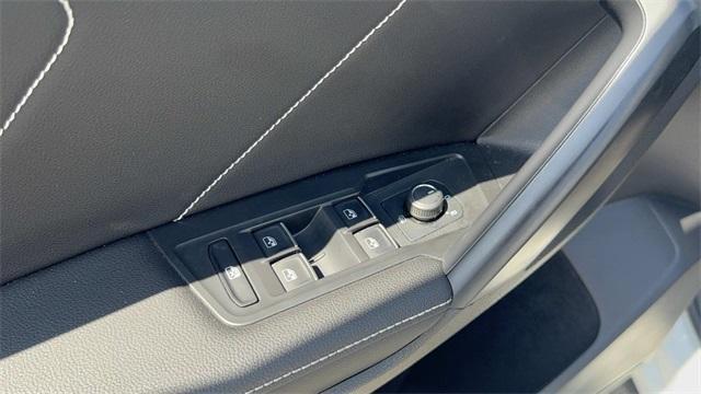 Photo of 2023 Opal White Pearl Effect Volkswagen Tiguan