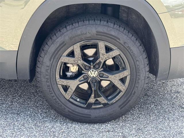 Photo of 2024 Avocado Green Volkswagen Atlas