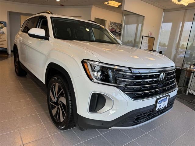Photo of 2025 Pure White Volkswagen Atlas