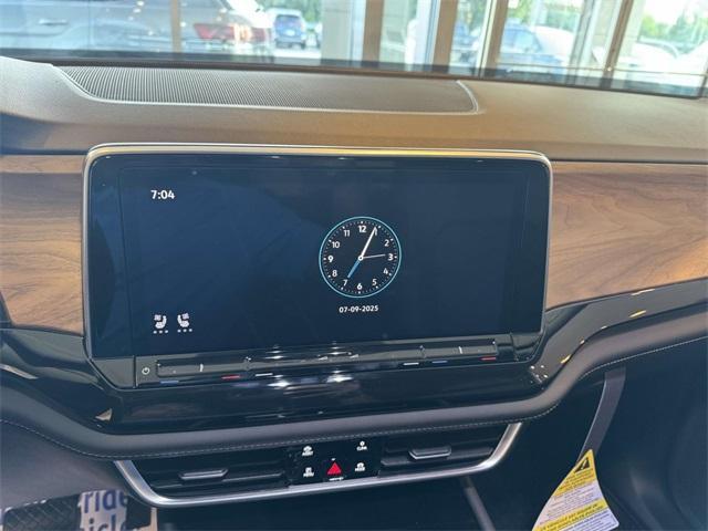 Photo of 2025 Pure White Volkswagen Atlas
