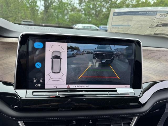 Photo of 2025 Deep Black Pearl Effect Volkswagen Atlas