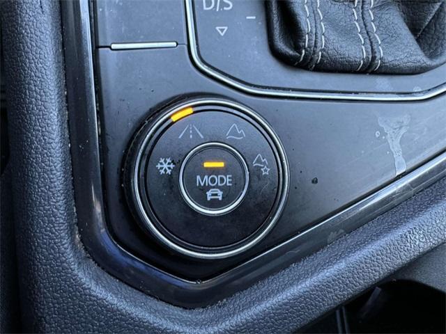 Photo of 2021 Deep Black Pearl Effect Volkswagen Tiguan