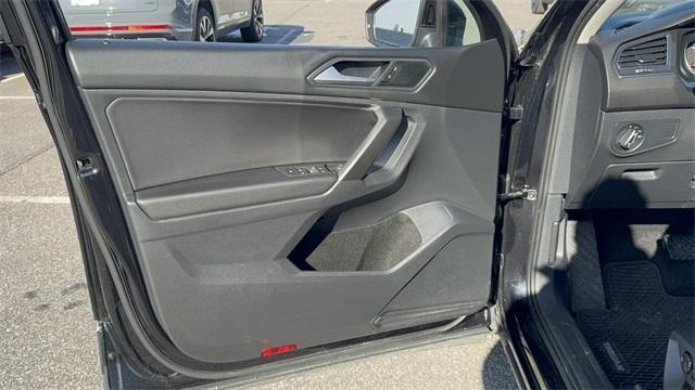 Photo of 2021 Deep Black Pearl Effect Volkswagen Tiguan