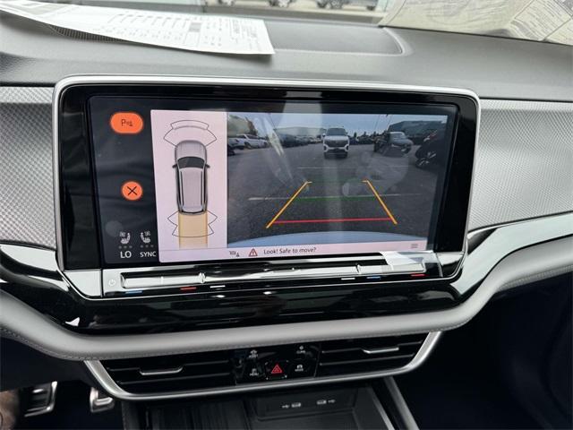 Photo of 2025 Pure White Volkswagen Atlas