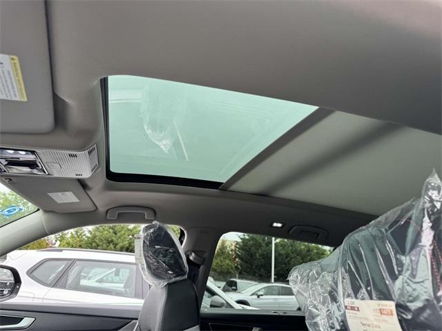 Photo of 2025 Deep Black Pearl Effect Volkswagen Atlas