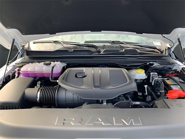 Photo of 2025 Diamond Black Crystal Pearlcoat RAM 1500