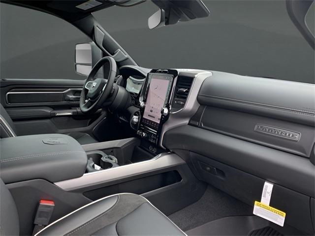 Photo of 2025 Diamond Black Crystal Pearlcoat RAM 1500