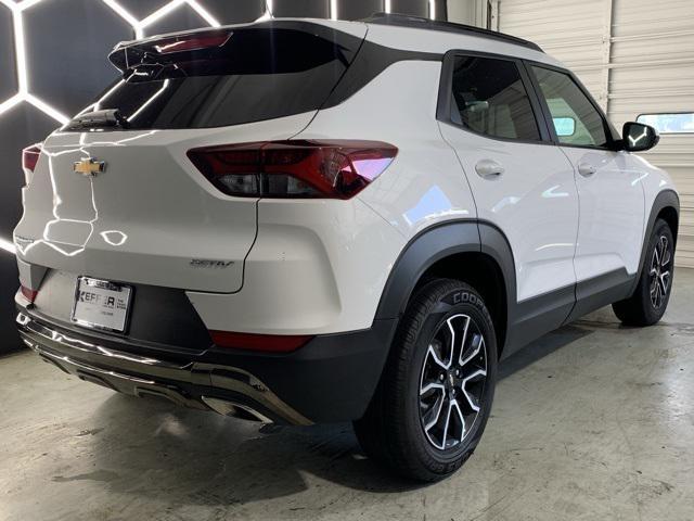 Photo of 2023 Summit White Chevrolet Trailblazer