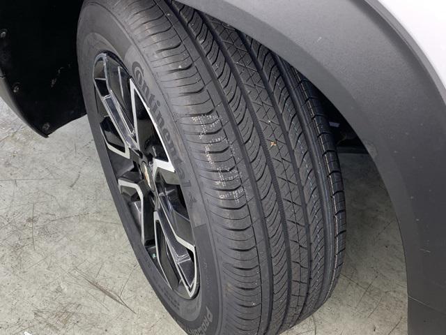 Photo of 2023 Summit White Chevrolet Trailblazer