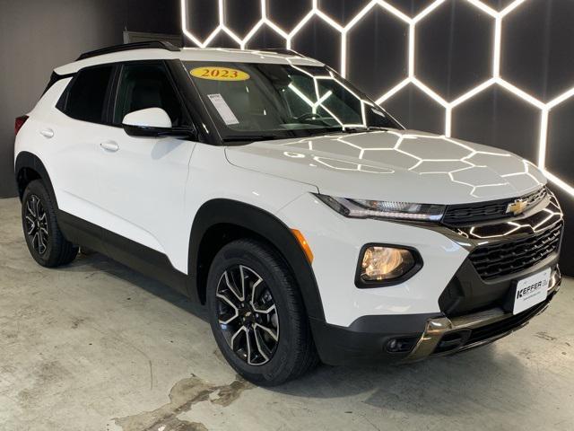 Photo of 2023 Summit White Chevrolet Trailblazer