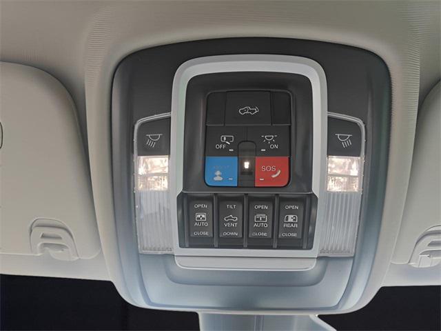 Photo of 2025 Diamond Black Crystal Pearlcoat RAM 1500