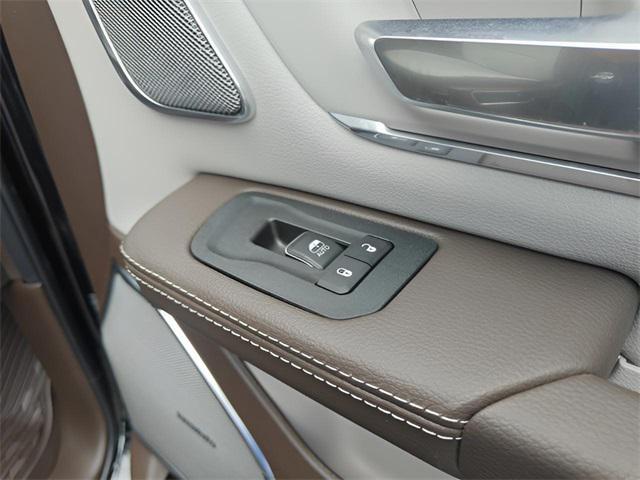 Photo of 2025 Diamond Black Crystal Pearlcoat RAM 1500