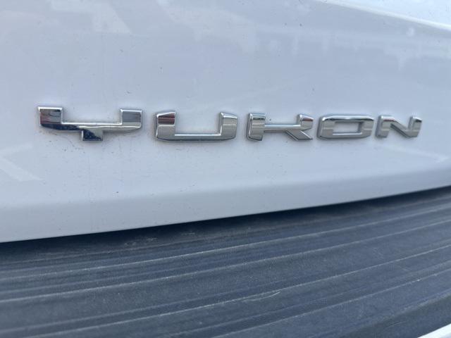 Photo of 2024 Summit White GMC Yukon