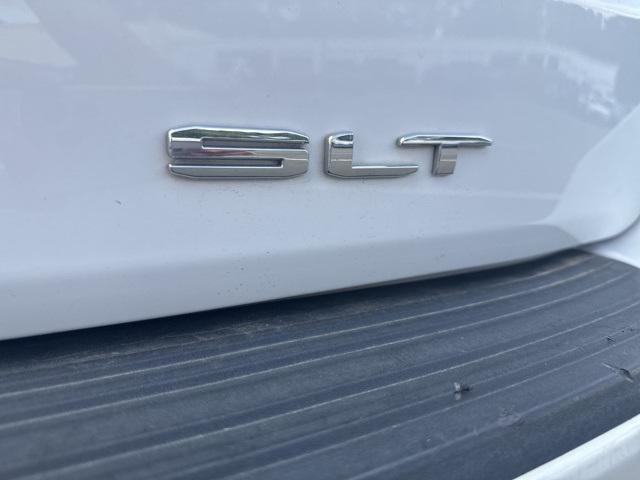 Photo of 2024 Summit White GMC Yukon
