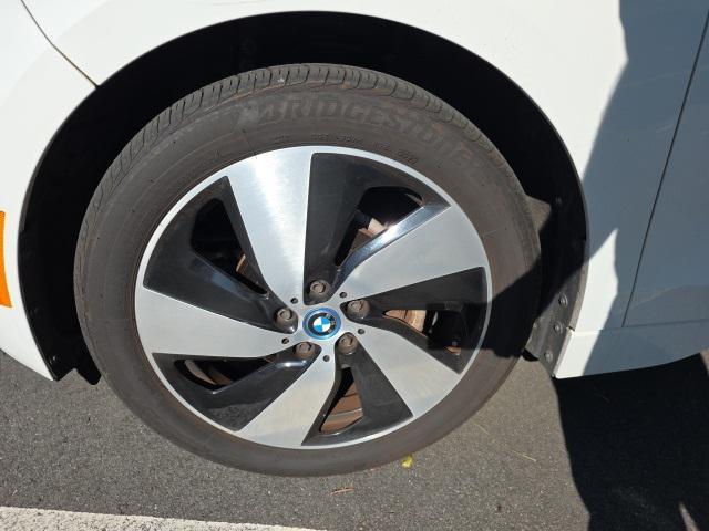 Photo of 2019 Capparis White w/BMW i Frozen Blue Accent BMW i3