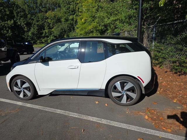 Photo of 2019 Capparis White w/BMW i Frozen Blue Accent BMW i3