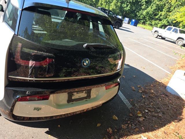 Photo of 2019 Capparis White w/BMW i Frozen Blue Accent BMW i3