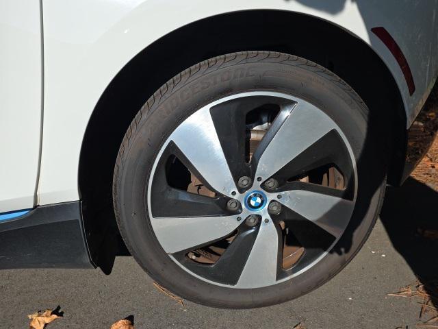 Photo of 2019 Capparis White w/BMW i Frozen Blue Accent BMW i3