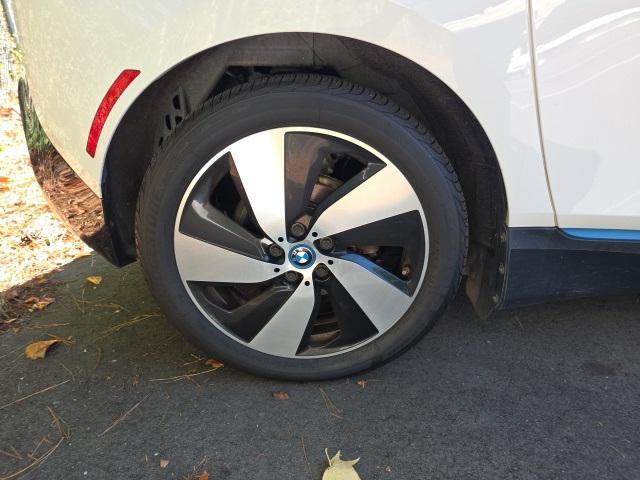 Photo of 2019 Capparis White w/BMW i Frozen Blue Accent BMW i3