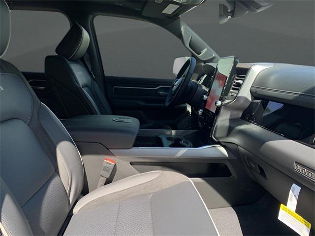 Photo of 2025 Granite Crystal Metallic Clearcoat RAM 1500