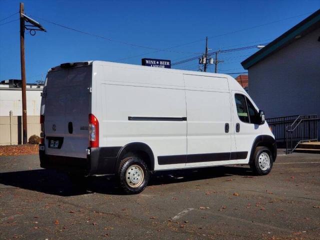 Photo of 2023 White RAM ProMaster 2500