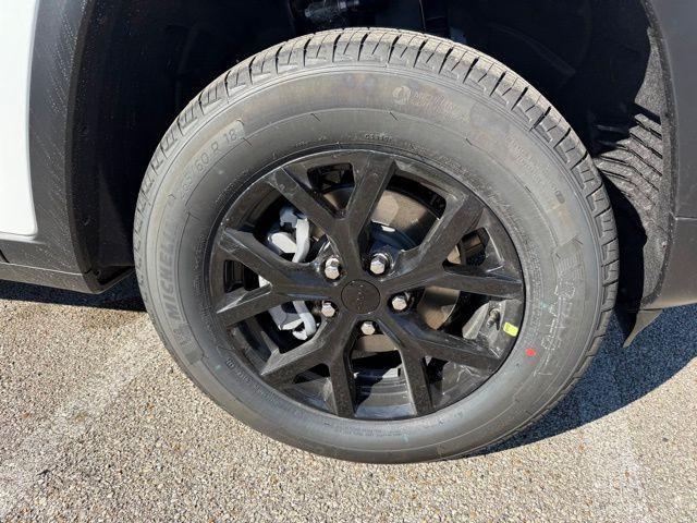 Photo of 2025 Bright White Clearcoat Jeep Grand Cherokee