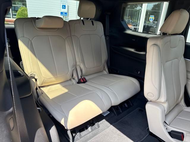Photo of 2025 Velvet Red Pearlcoat Jeep Grand Cherokee L