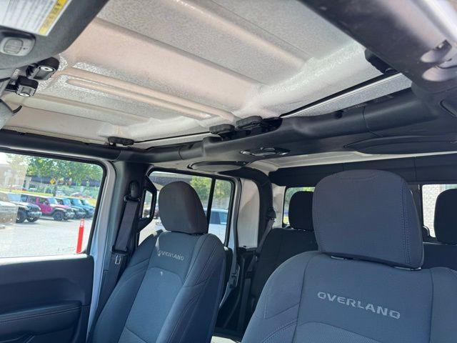 Photo of 2023 Silver Zynith Clearcoat Jeep Gladiator