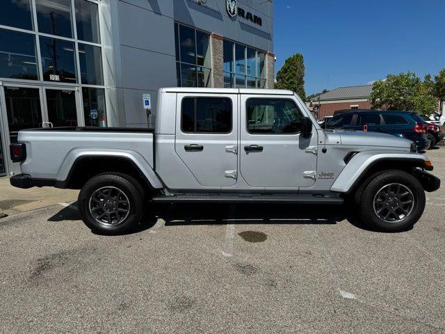 Photo of 2023 Silver Zynith Clearcoat Jeep Gladiator