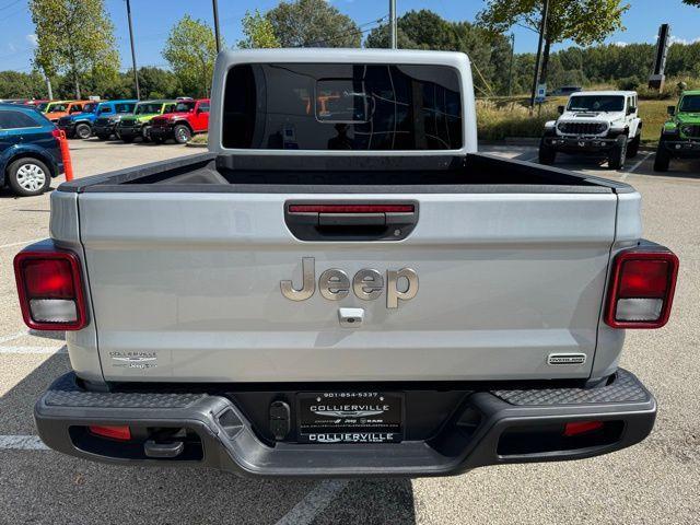 Photo of 2023 Silver Zynith Clearcoat Jeep Gladiator
