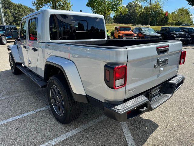 Photo of 2023 Silver Zynith Clearcoat Jeep Gladiator