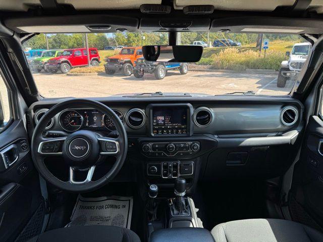 Photo of 2023 Silver Zynith Clearcoat Jeep Gladiator