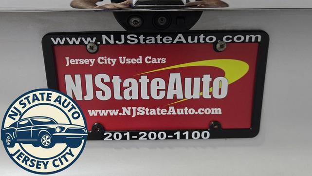 Photo of 2021 Iridescent Pearl Tricoat Chevrolet Traverse