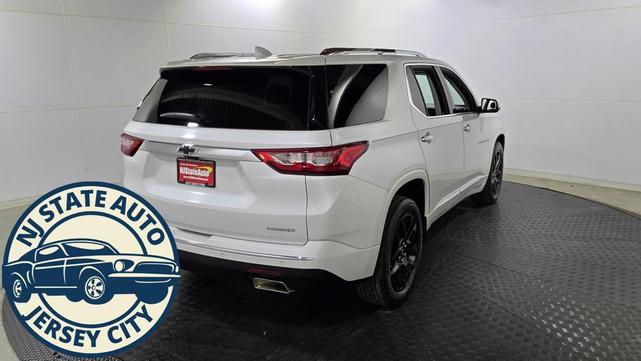 Photo of 2021 Iridescent Pearl Tricoat Chevrolet Traverse