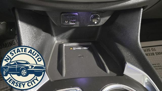 Photo of 2021 Iridescent Pearl Tricoat Chevrolet Traverse