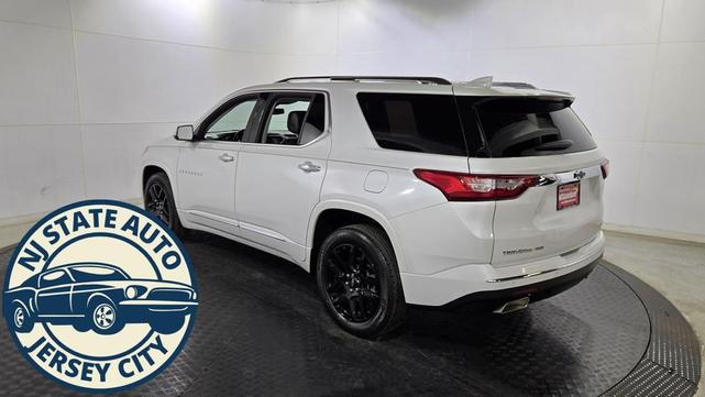 Photo of 2021 Iridescent Pearl Tricoat Chevrolet Traverse