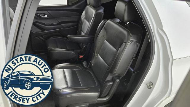 Photo of 2021 Iridescent Pearl Tricoat Chevrolet Traverse