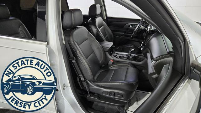 Photo of 2021 Iridescent Pearl Tricoat Chevrolet Traverse