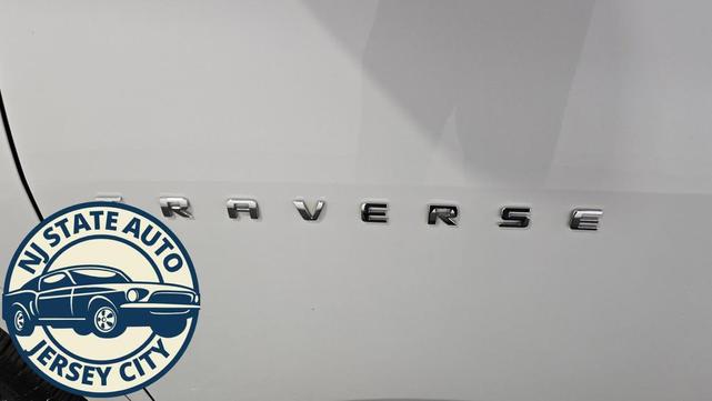 Photo of 2021 Iridescent Pearl Tricoat Chevrolet Traverse
