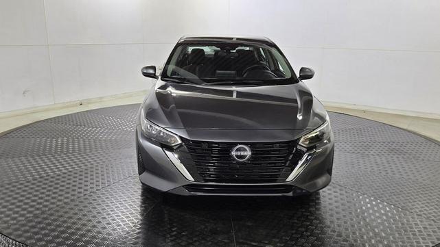 Photo of 2025 Gun Metallic Nissan Sentra