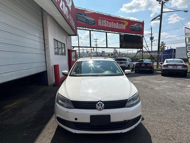 Photo of 2011 White Volkswagen Jetta